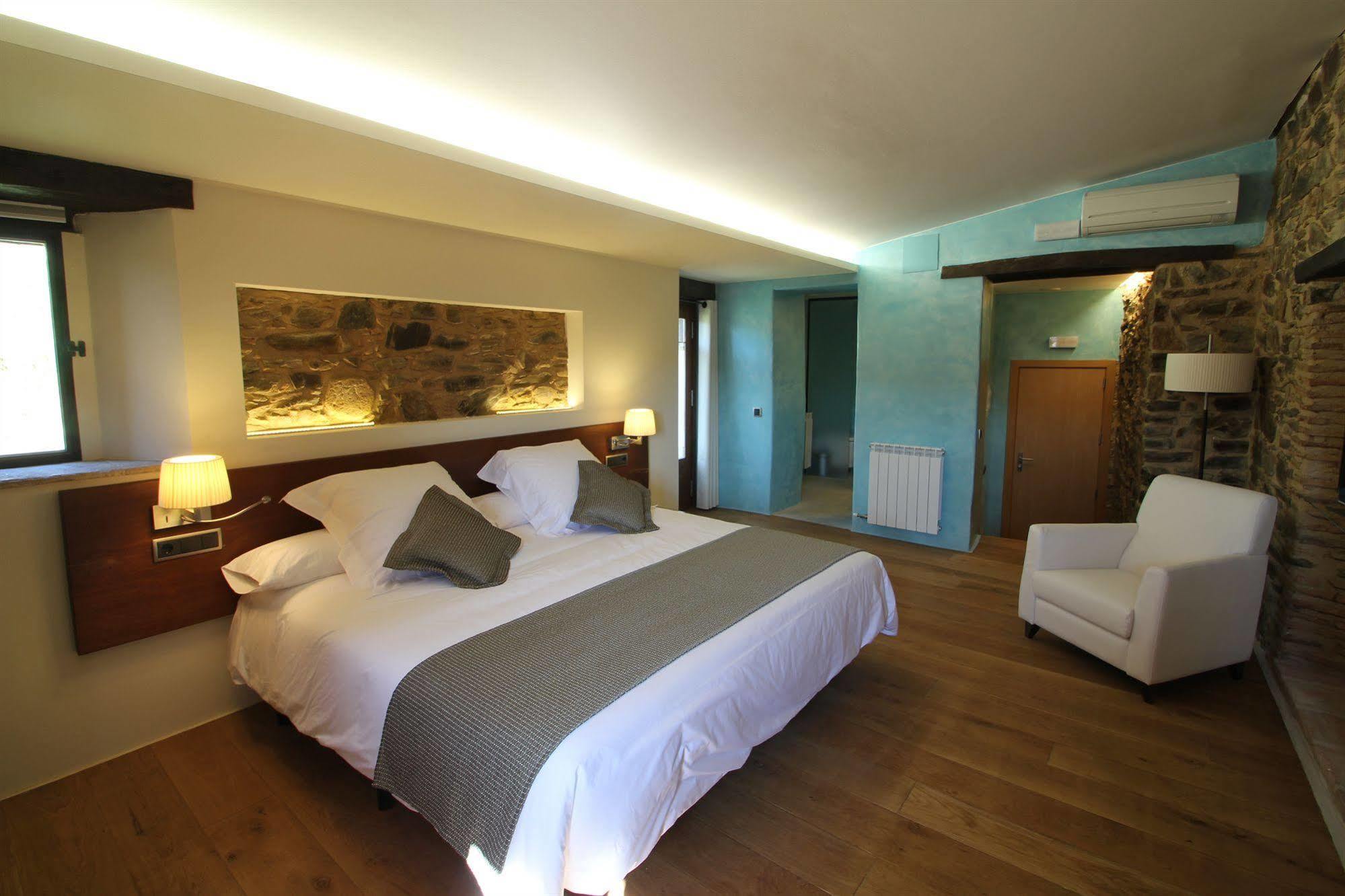 Hotel Can Cuch Cánoves Exteriör bild